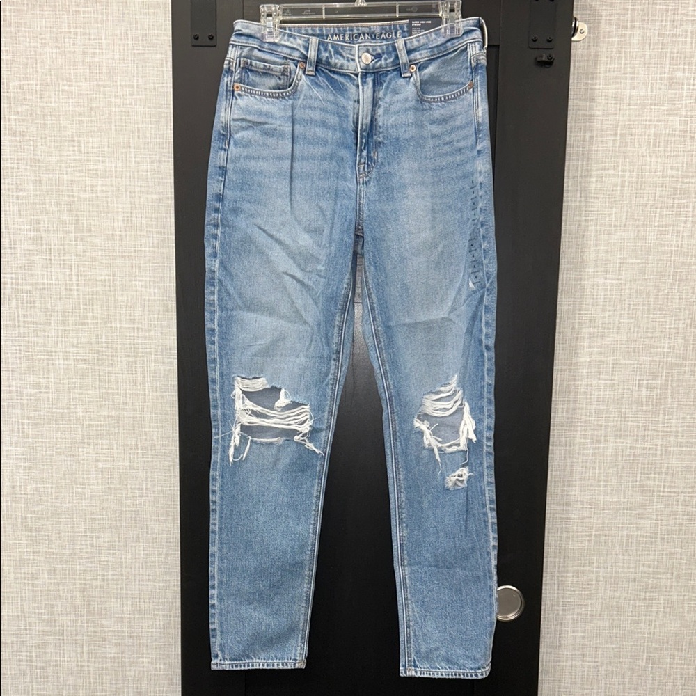 American Eagle Outfitters Light Blue Distressed super high rise mom jeans size 4